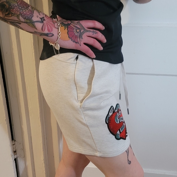 American Eagle light grey shorts with tattoo patch - Picture 2 of 6